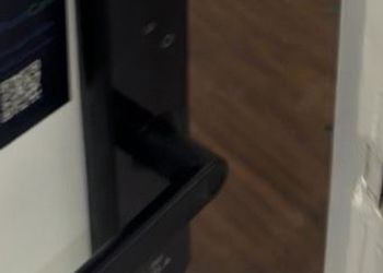 استديو بأثاث مريح وبسيط 