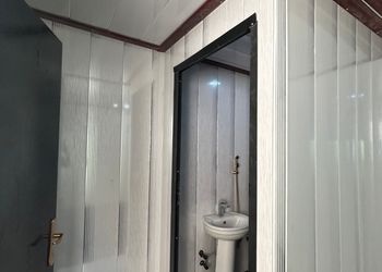 استديو بأثاث مريح وبسيط 