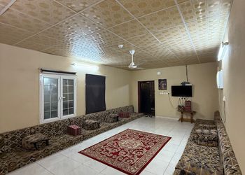 استراحة بمسبح خارجي وجلسة خارجية