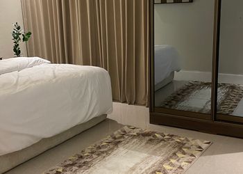 شقة بصالة أنيقة ودخول ذاتي