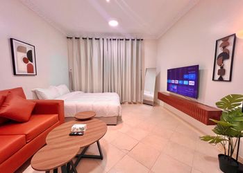 استديو بتصميم هادئ ودخول ذاتي