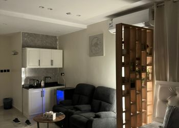 استديو هادئ بدخول ذاتي 