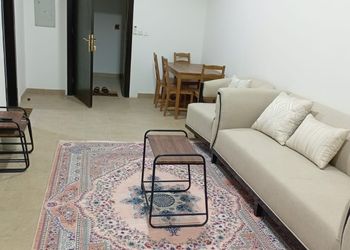 شقة بغرفتين نوم وصالة 