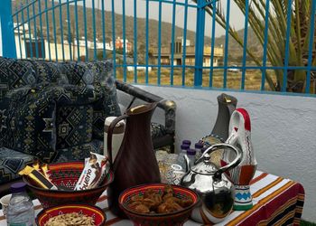 شقة بغرفة معيشة وغرفتين نوم 