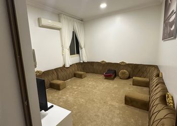 شقة بغرفة جلوس وغرفتين نوم 