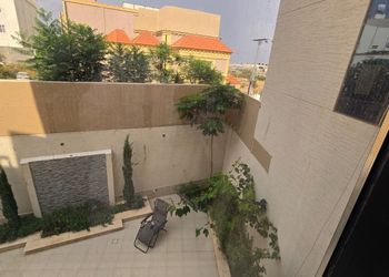 شقة بغرفتين نوم وصالة