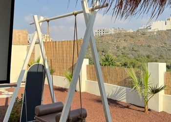 كرفان بإطلالة على مزرعة