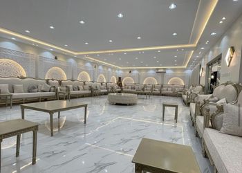 استراحة بمجلس واسع وفناء خارجي 