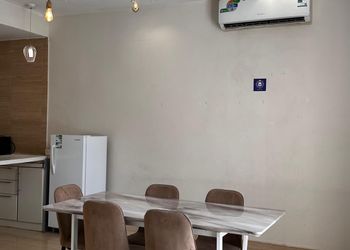 شاليه بمسبح وجلسة خارجية 