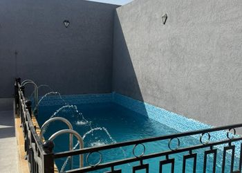 شاليه بمسبح خارجي وجلسة خارجية
