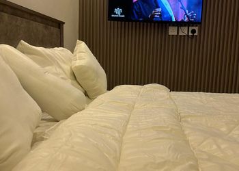استديو بسرير ماستر وجلسة جانبية