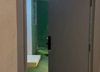 استديو بسرير ماستر وجلسة جانبية 