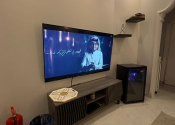 شقة بغرفة معيشة وغرفة نوم 