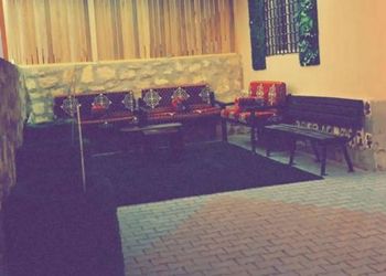 مزرعة ببيت شعر وجلسة خارجية