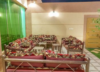 شاليه بمسطح اخضر ومجلس للمناسبات