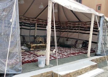 استراحة ببيت شعر وجلسة خارجية