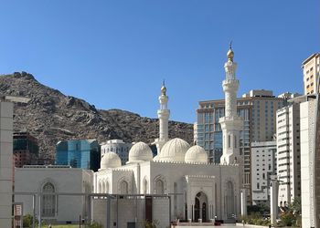 شقة بغرفتين نوم وصالة 