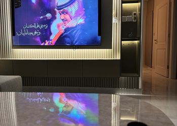 شقة بصالة أنيقة ودخول ذاتي 