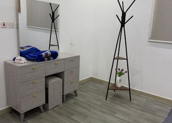 شقة بغرفة معيشة وغرفة نوم 