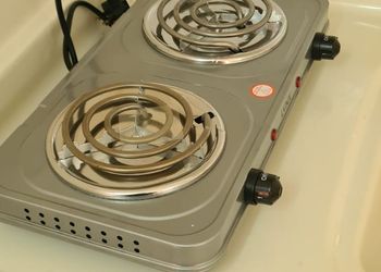 استديو بسيط بسرير فردي