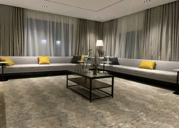 شاليه بمسطح اخضر ومسبح