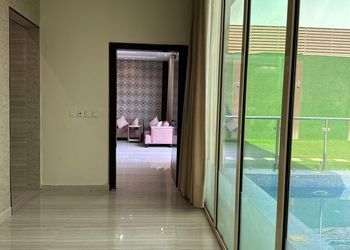 شاليه بمسطح اخضر  و ملحق خارجي