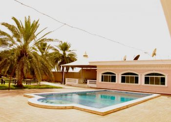 مزرعه بمجلسين وملعب كرة قدم و مطبخ