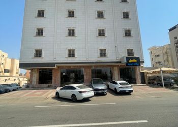 استديو هادئ بدخول ذاتي 