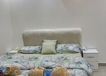 استديو بسرير ماستر وأثاث مريح 