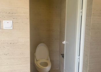 شاليه بمسبح خارجي ومسطح اخضر