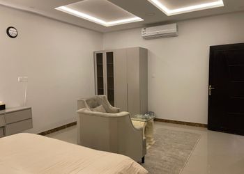 استديو بسرير ماستر وجلسة جانبية