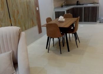 شاليه بجلسة مطله على المسبح 