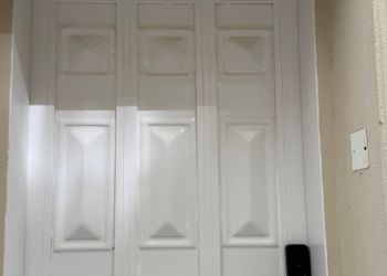استديو بسرير ماستر وجلسة جانبية 