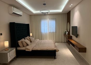 شقة بغرفة معيشة وغرفتين نوم 