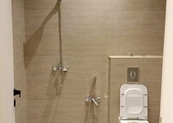 استديو بسرير ماستر وجلسة مريحة 
