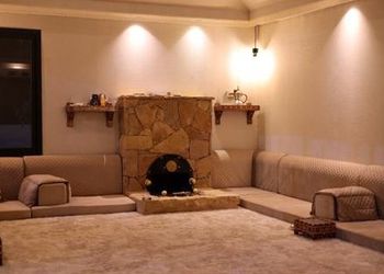 استراحة بجلسة وملعب كورة طائرة 