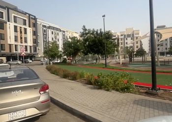 استديو بأثاث مريح وبسيط 