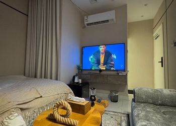 استديو بسرير ماستر وجلسة جانبية 
