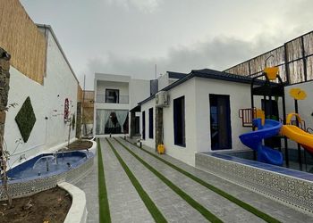 شالية بتصميم فخم و بالعاب مائيه