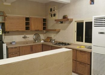استراحه بمسبح خارجي واطلاله على الجبل