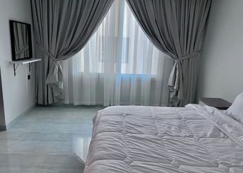 استديو بسرير ماستر وجلسة جانبية 