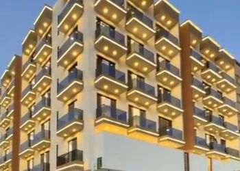 شقة بصالة أنيقة ودخول ذاتي
