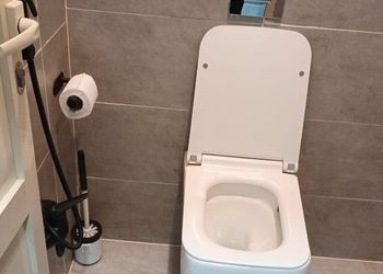 استديو بسرير ماستر وأثاث مريح 