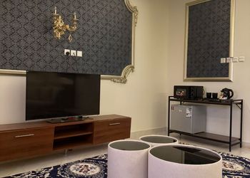استديو بسرير ماستر وجلسة مريحة 
