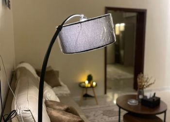 شقة بصالة وغرفة نوم وبأثاث بسيط