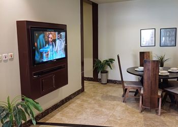 شاليه بجلسة خارجيه ومسطح اخضر في قرطبه