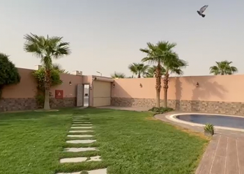 شاليه بمسبح خارجي وغرفة نوم 