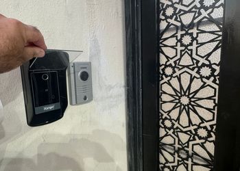 شقة بغرفتين نوم وصالة 