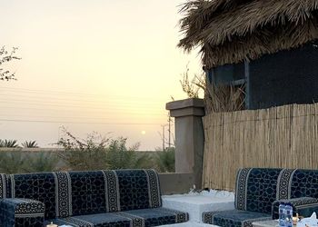 مزرعة بمناظر خلابة وجلسة خارجية 