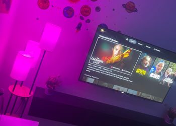استديو بأثاث مريح وبسيط 